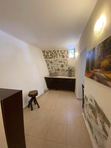 Koundouros Home