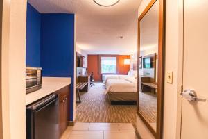 Standard Queen Room with Two Queen Beds room in Holiday Inn Express & Suites - Lincoln East - White Mountains an IHG Hotel