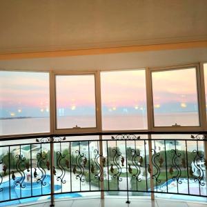 "Красавиците тъмнокоси" Sunset Resort Pomorie