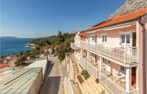 Beautiful Apartment In Podaca With Wifi And Outdoor Swimming Pool