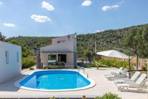 Villa Loni Trogir Marina with pool 55 m2 - 3 E-bike free use