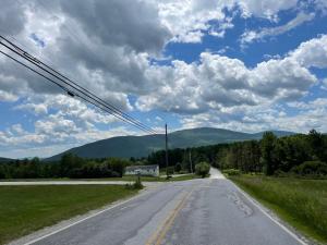 Mt Holly SKI & LAKE HOUSE 4 and 2 bedroom house, 2 separate homes, 2 bathrooms each, 8 mins to Okemo Mountain
