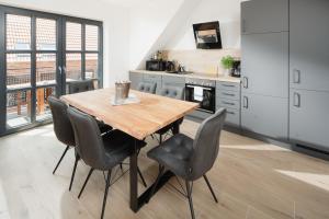 Küsten Suite West seitliche Wasserlage, 1 Balkon, 90qm