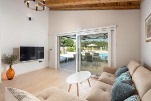 Villa Loni Trogir Marina with pool 55 m2 - 3 e-bike free use