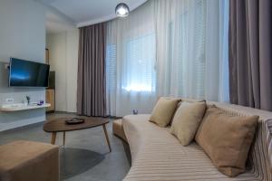 IDEAL HOUSE & APARTMENTS