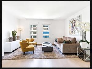 Puerto Banus luxury apartment located in harbor