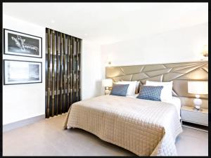 Puerto Banus luxury apartment located in harbor