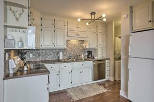 7th-Floor Omaha Condo with Balcony and Park Views