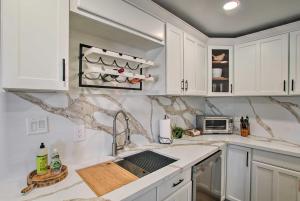 Pool Access Mtn-View Condo in Apache Junction!