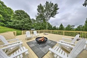 Huge Blairsville Cabin Game Room and Mtn View! - 布莱尔斯维尔