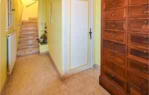 Maisons de vacances 6 Bedroom Beautiful Home In Saint-maurice-sur-eygu : photos des chambres
