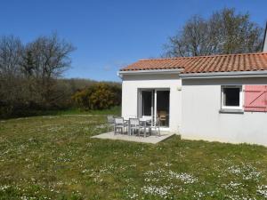 Maison de Vacances 2* avec Piscine Chauffée, Proche Plage et Commerces - FR-1-197-492