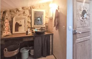 Maisons de vacances Stunning Home In Saint-martin-de-valama With Kitchen : photos des chambres