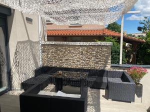 Maison lyon 8 jardin parking studio indépendant sur demande