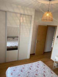 Villas Maison lyon 8 / jardin /parking / studio independant : photos des chambres