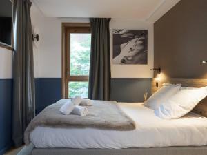 "Appartement 75m² Pieds des Pistes - Courchevel Village - 68 Pers, Proche Centre et Commerces" - FR-1-631-94