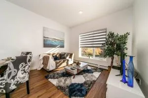 Stylish Close to D/T FREE parking King Bed 2bed - Westlock