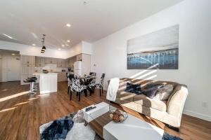Stylish Close to DT FREE parking King Bed 2bed