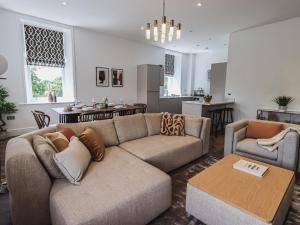 The Lucy Suite Stone Cross Mansion