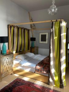 B&B / Chambres d'hotes Les Jardins Haute Couture : Chambre Double Deluxe avec Baignoire