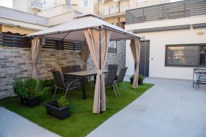 Casa d Irene near airport, 200 mtrs from the beach, Artemis center