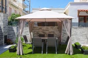 Casa d Irene near airport, 200 mtrs from the beach, Artemis center