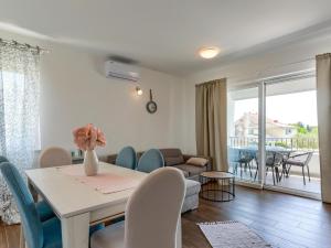 Modern villa in Sveti Filip with pool