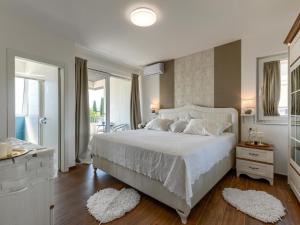 Modern villa in Sveti Filip with pool