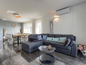 Modern villa in Sveti Filip with pool