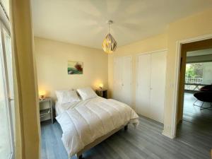 Appartements Quiberon - Appartement T2 - 50m² - Plein centre, proche plage, parking prive, loggia sud - FR-1-478-218 : photos des chambres