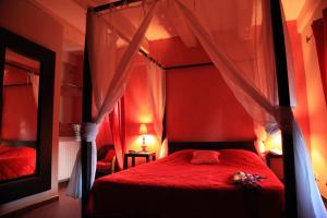 Villas GITE LES GRANDES VIGNES, SUD Ardeche, independant et privatise, piscine chauffee, climatisation, SPA, 11 chambres, 8 salles de bains : photos des chambres