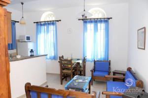 Karyatides Apartments