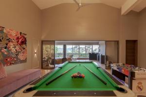 StayVistas The Cincin with Elegant Rooms, Snooker Table, Pool, Scenic View