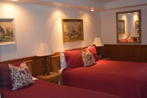 Standard Triple Room room in Mountain Chalet Aspen