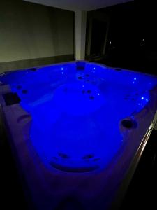 Brand New 2BD Apartment with Jacuzzi