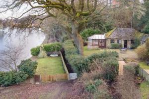 Holly Lodge