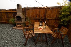 The Studio Cheddar - With Wood Fired Hot Tub, Near Cheddar Gorge