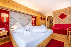 Standard Family Room (2 Adults + 1 Child) room in Schlosshotel Lacknerhof