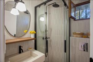 Villas Villa bodri, maison en pierre avec vue mer et piscine chauffee : photos des chambres