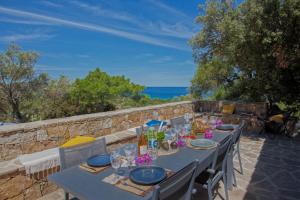 Villas Villa bodri, maison en pierre avec vue mer et piscine chauffee : photos des chambres