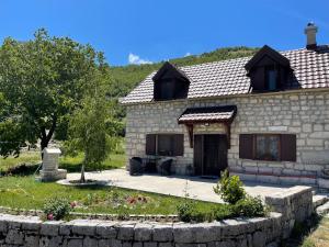 Lovcen Holiday Home