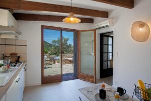 Villas Villa bodri, maison en pierre avec vue mer et piscine chauffee : photos des chambres