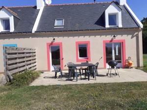 Maison mitoyenne 3 chambres avec jardin proche plage à Sauzon - FR-1-418-19