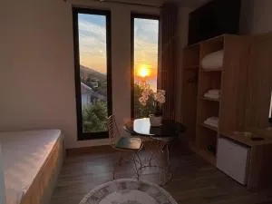 four generation hotel - Oblikë e Poster