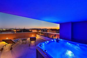TROGIR - Villa City Gold with pool & whirpool