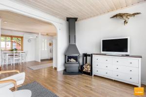 Ekudden. Idylliskt nära sjö. Egen strand.