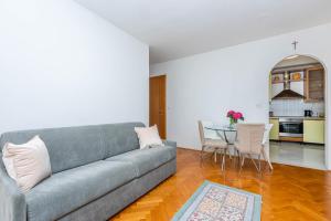 B&A - Center of Split