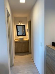 Departamento frente al mar. Terraza y cochera privadas. Parrilla.