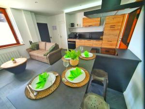 Appartements -GITE COCOON SPA-JACUZZI-JARDIN-PARKING Prive-CLIMATISATION : photos des chambres