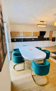 Brand New Luxury 3 bedrooms, Terrace and Free Parking - noah